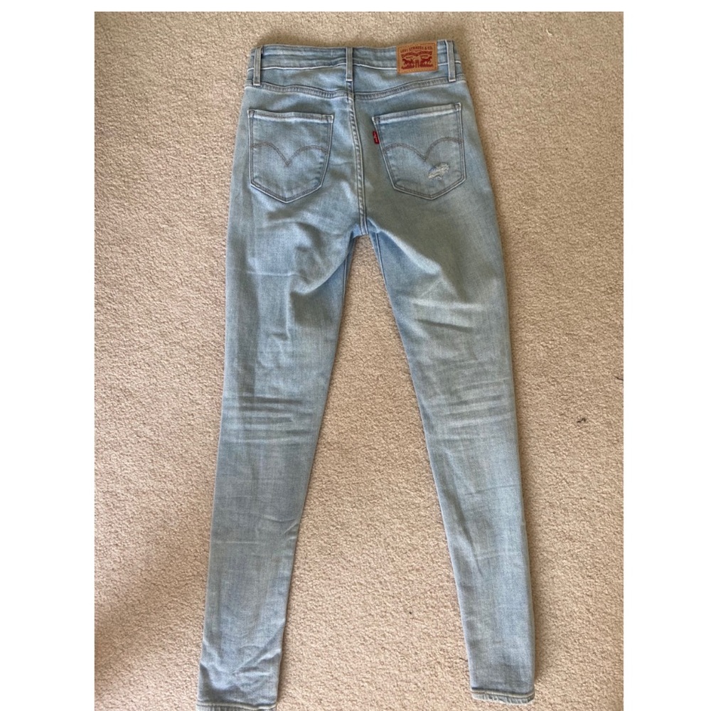 Levi’s 721 High Rise Skinny Jeans. Excellent condition, Barely worn, size 27